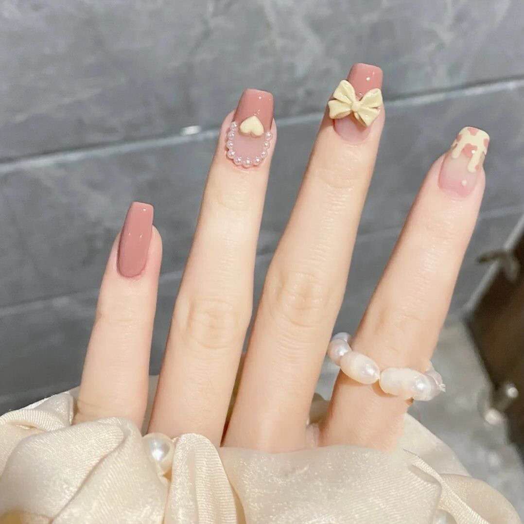 Handgefertigte Press-On-Nägel | Erdbeermilch &amp; Perlen-Nagelkunst | Weiche &amp; süße Ästhetik